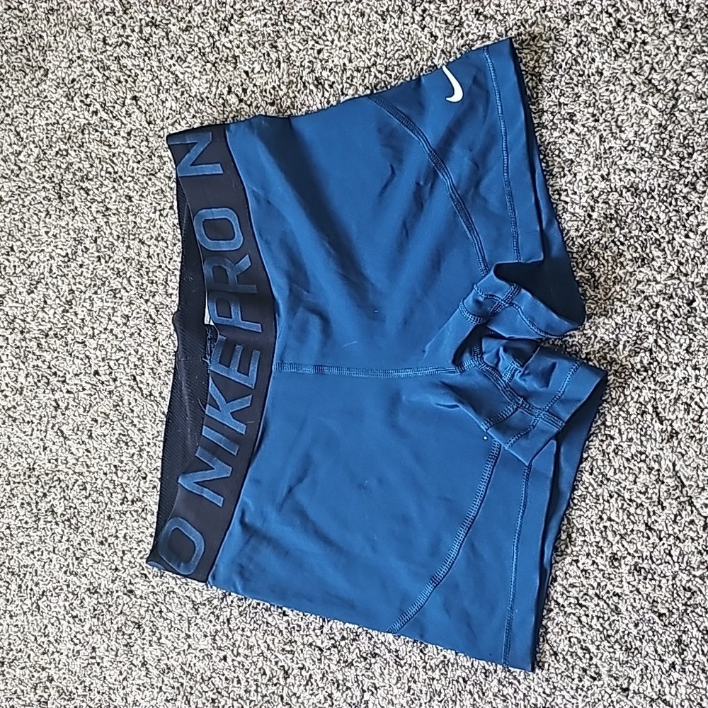 NIKE PRO spandex shorts size L
